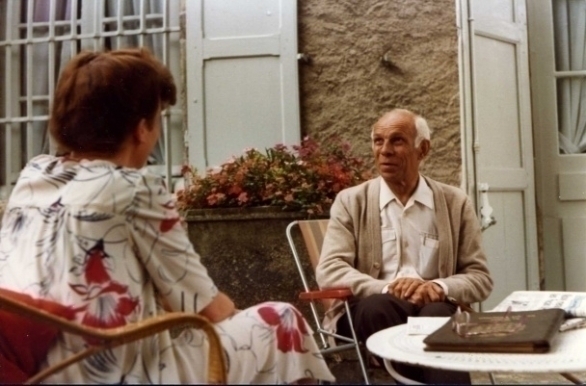 Ine Droogh-Goossens op Château Grillet in gesprek met André Canet in 1981