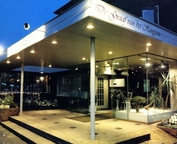 Badhotel Zeerust maakt plaats voor De Graaf van het Hoogveen in 1986