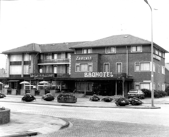 Badhotel Zeerust/De Graaf van het Hoogveen 1976